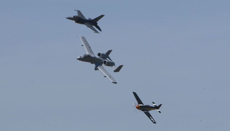 IMAGE: http://img.photobucket.com/albums/v176/forty5r/Beale%20AFB2/hertiageflight.jpg