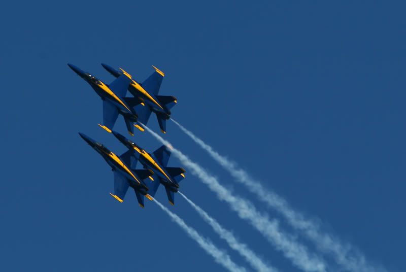 IMAGE: http://img.photobucket.com/albums/v176/forty5r/Fleet%20Week/IMG_2608.jpg