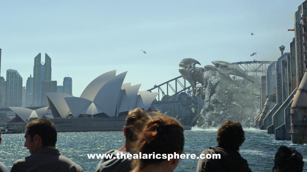 Pacific-Rim-Kaiju-Attack-Sydney-Wall