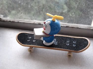 doraemon can skate!