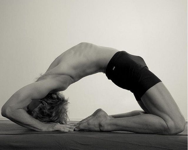 yoga bulge