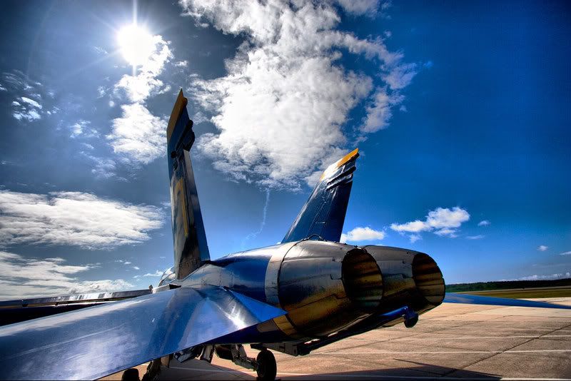 IMAGE: http://img.photobucket.com/albums/v180/helograd/Blue%20Angels/web-color-IMG_0490.jpg