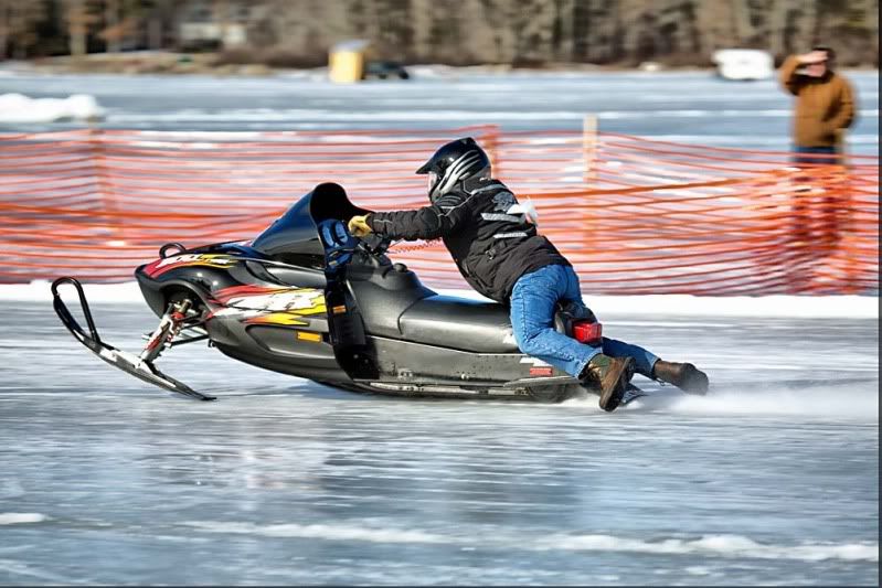 IMAGE: http://img.photobucket.com/albums/v180/helograd/snowmobile/IMG_8437.jpg