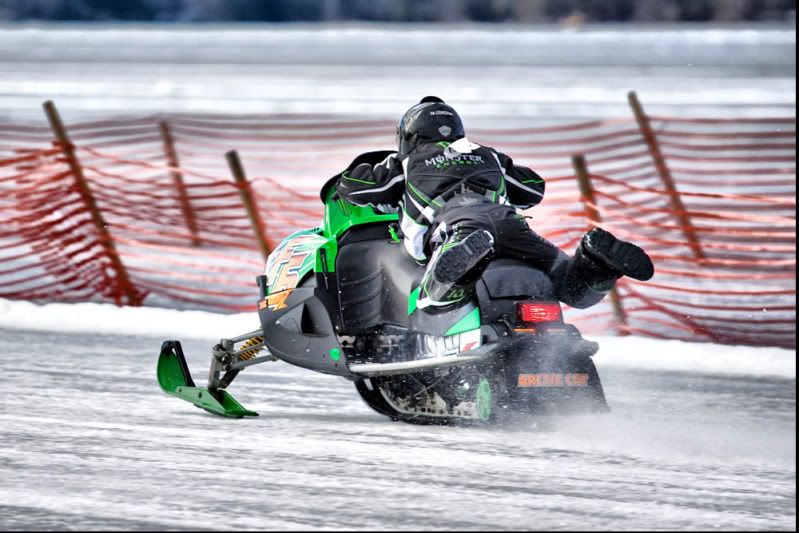 IMAGE: http://img.photobucket.com/albums/v180/helograd/snowmobile/IMG_8558.jpg