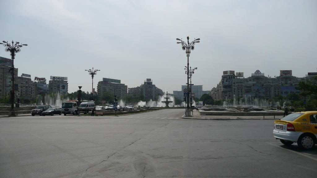 http://img.photobucket.com/albums/v180/s12_gotBoost/Eurotrip%202008/Bucharest%202008/P1010541.jpg