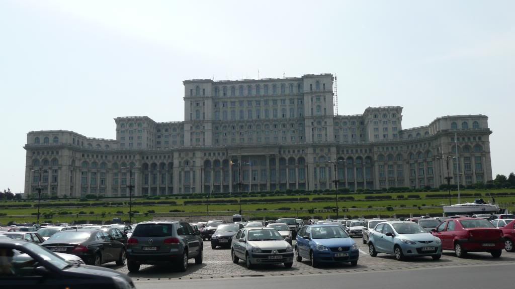 http://img.photobucket.com/albums/v180/s12_gotBoost/Eurotrip%202008/Bucharest%202008/P1010557.jpg