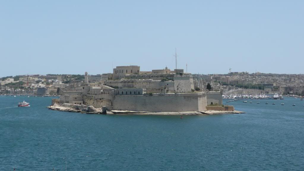 http://img.photobucket.com/albums/v180/s12_gotBoost/Eurotrip%202008/Malta%202/P1020540.jpg