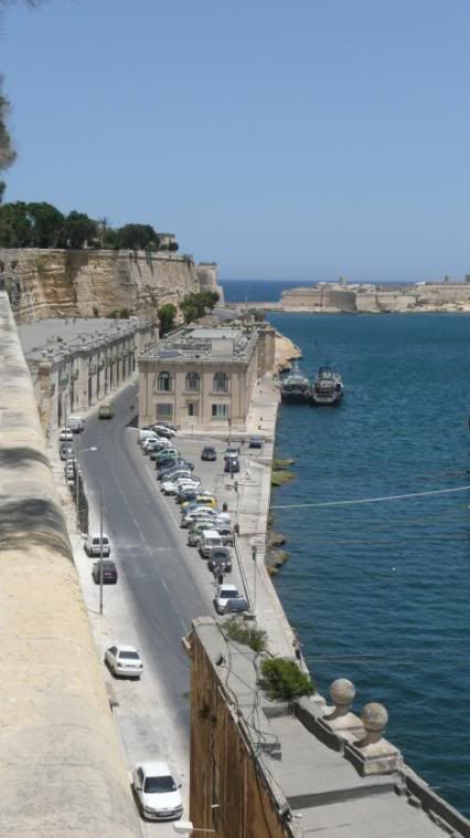 http://img.photobucket.com/albums/v180/s12_gotBoost/Eurotrip%202008/Malta%202/P1020542.jpg