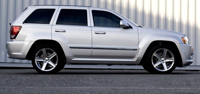 IMAGE: http://img.photobucket.com/albums/v181/762x51/Cars/SRT8/Side1_Md.jpg