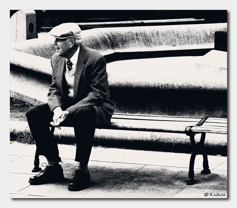 IMAGE: http://img.photobucket.com/albums/v181/762x51/Photography/EmptySeat.jpg