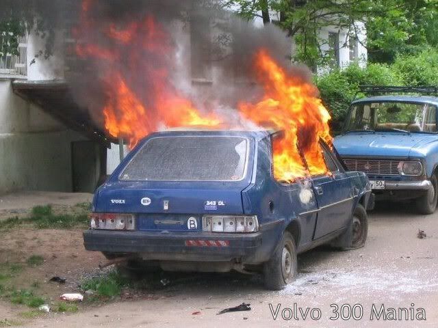 Volvo300_crash0006a.jpg
