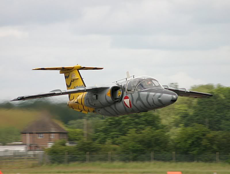 http://img.photobucket.com/albums/v186/TomEveritt/Cosford323a.jpg