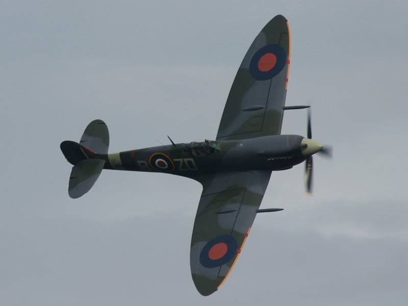 http://img.photobucket.com/albums/v186/TomEveritt/DuxfordSeptemberAirshow146a.jpg