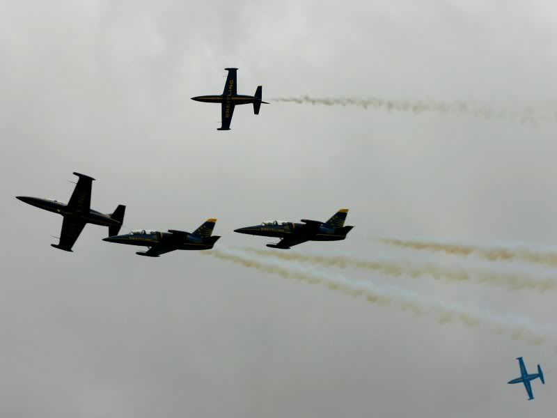 http://img.photobucket.com/albums/v186/TomEveritt/DuxfordSeptemberAirshow311a.jpg