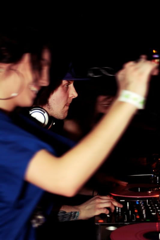 IMAGE: http://img.photobucket.com/albums/v189/x_merrique/Forums/IMG_1478.jpg