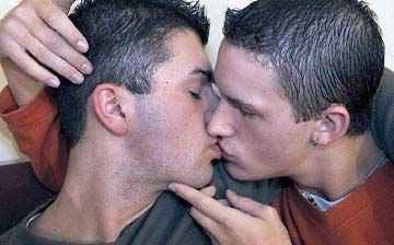 gay_kiss050410.jpg