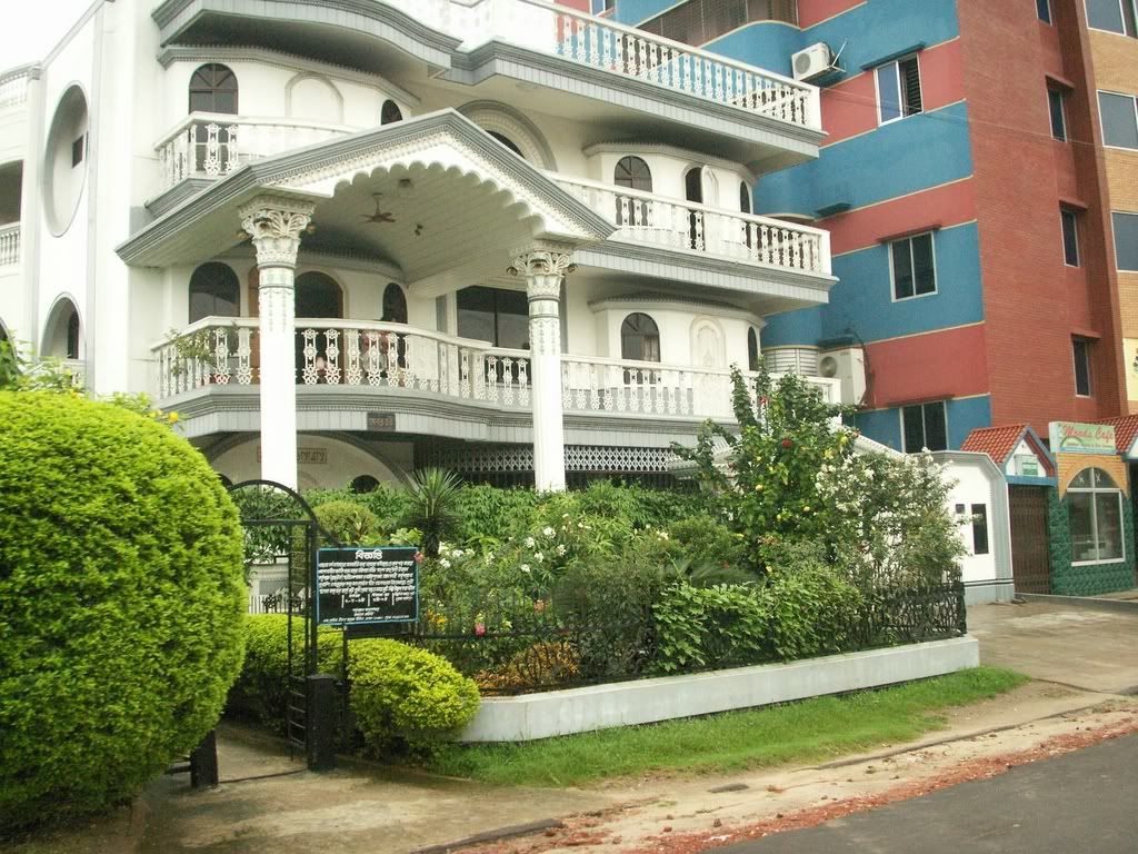Swanky Houses and Apartment Buildings in Dhaka Page 7
