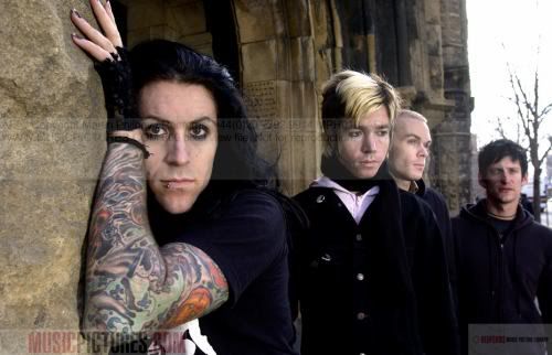 <img:http://i
mg.photobucket.com/albums/v193/punkrawkgirl/AFI/MPH010_AFI_P-vi.jpg>