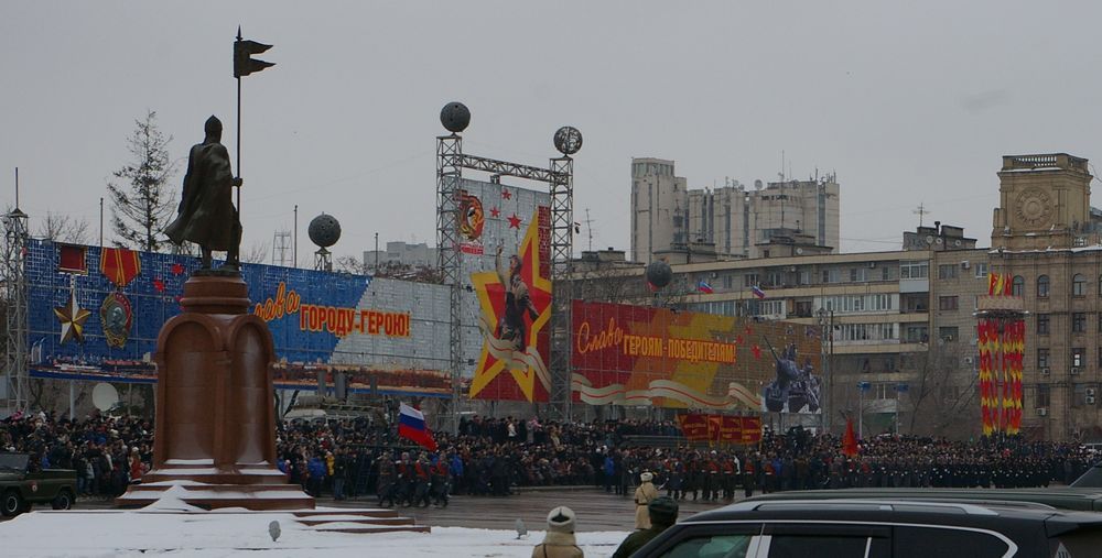 Побывал на 70-летие Сталингрдаской битвы в Волгограде photo Parade_banners_zpsbfb74fcc.jpg
