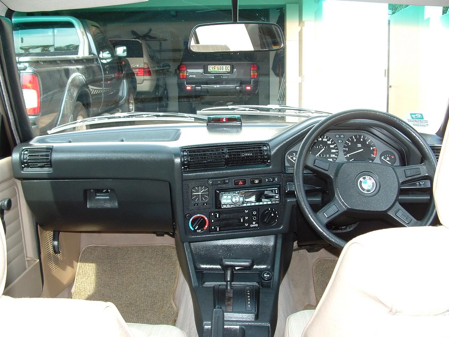 [Image: E30dashsmall.jpg]