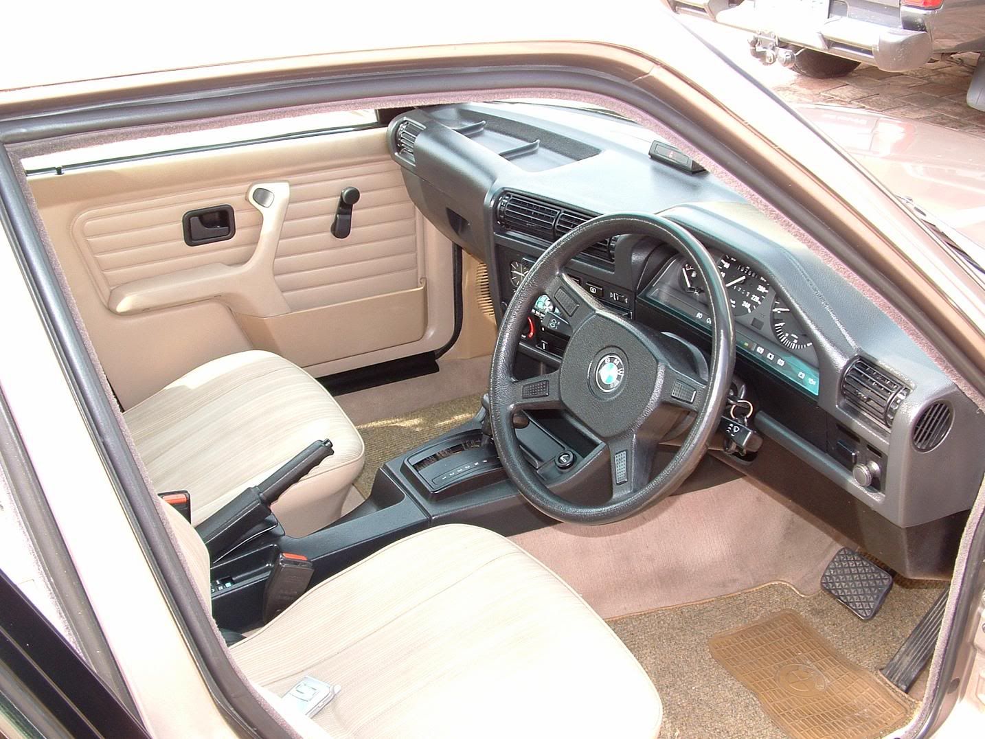 [Image: E30interiorsmall.jpg]