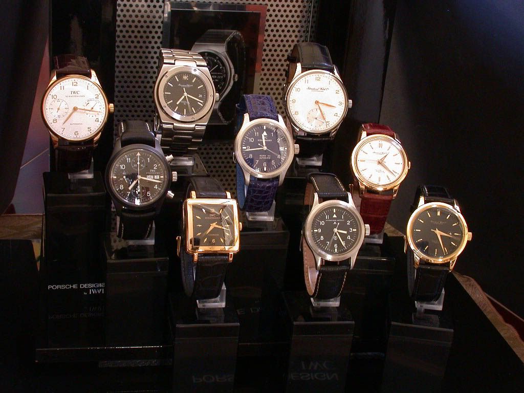 img.photobucket.com/albums/v199/Watchful/IWCs/Watchfamilyiwc.jpg