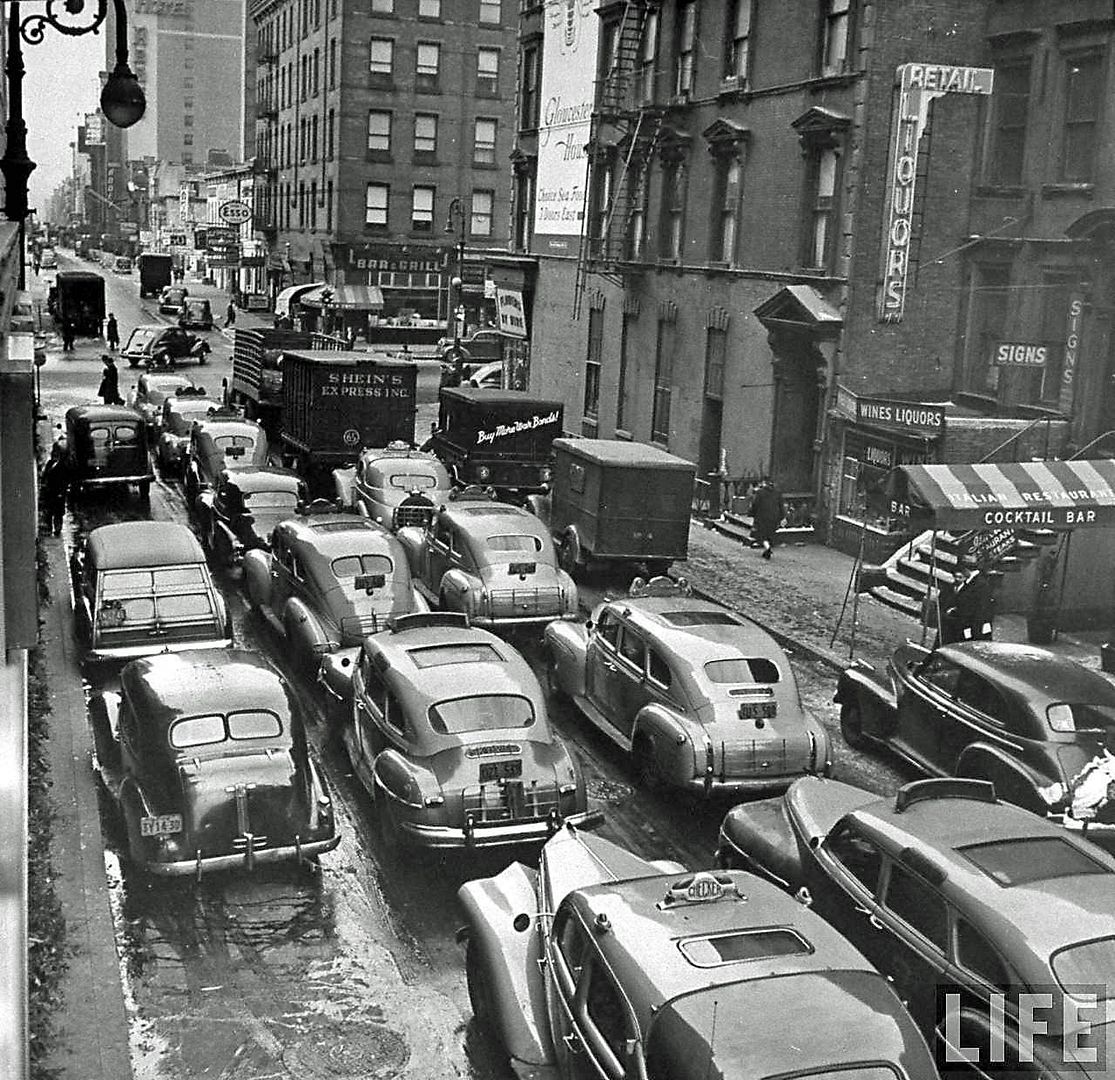 BigMoparCabsNYC1945.jpg