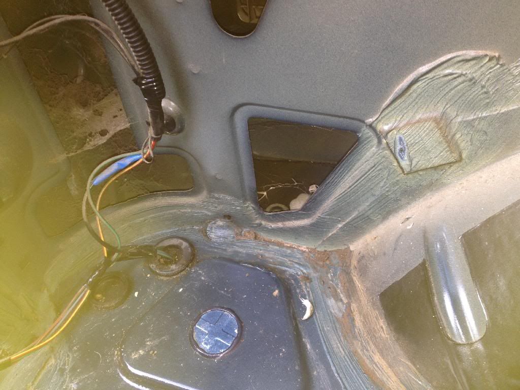 tailgate leak help/advice LandyZone Land Rover Forum