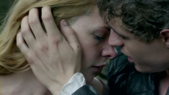photo the_white_queen1x01hdtv_x264-fovmp4_001243560_zps787ec80a.jpg