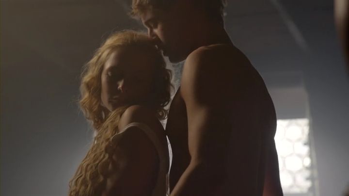photo the_white_queen1x01hdtv_x264-fovmp4_001971160_zps5ebd1482.jpg