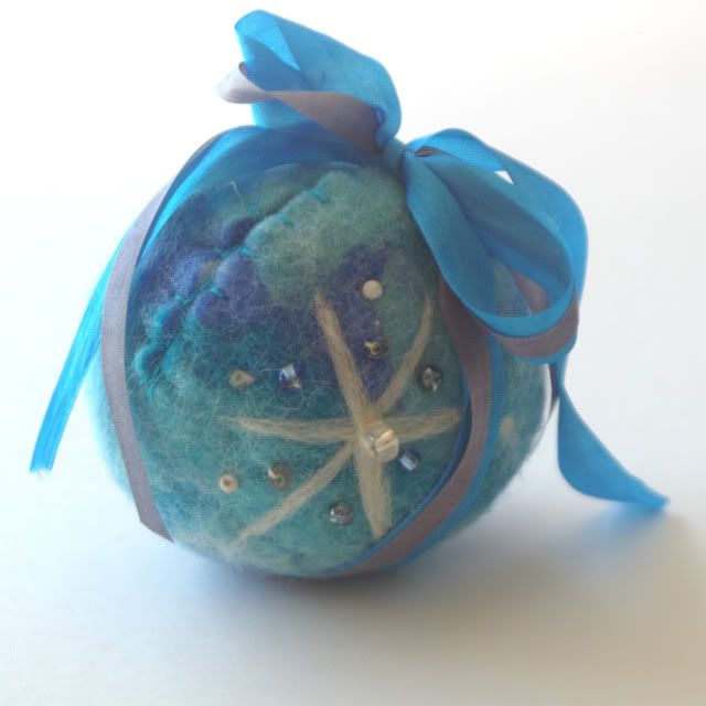 Share :: Blue Snowflake Gift Ball