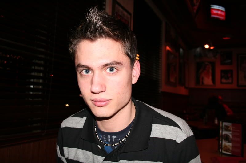 IMAGE: http://img.photobucket.com/albums/v203/sparklythings/friends021.jpg