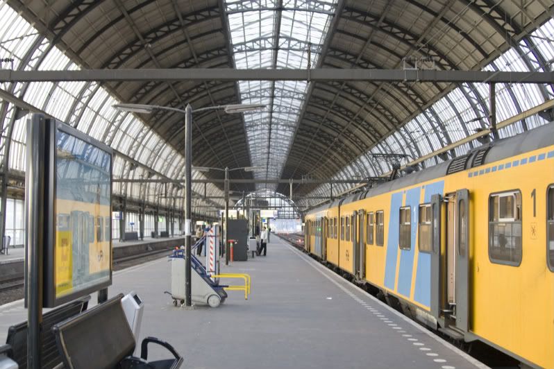 IMAGE: http://img.photobucket.com/albums/v203/squashed/europe/Amsterdam/IMG_11860065-3.jpg