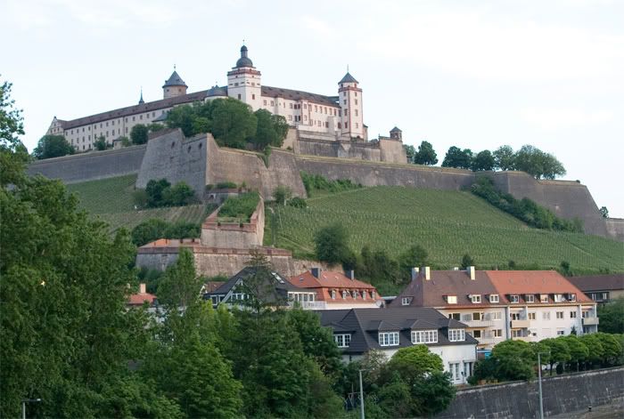 IMAGE: http://img.photobucket.com/albums/v203/squashed/europe/Germany/wurz.jpg