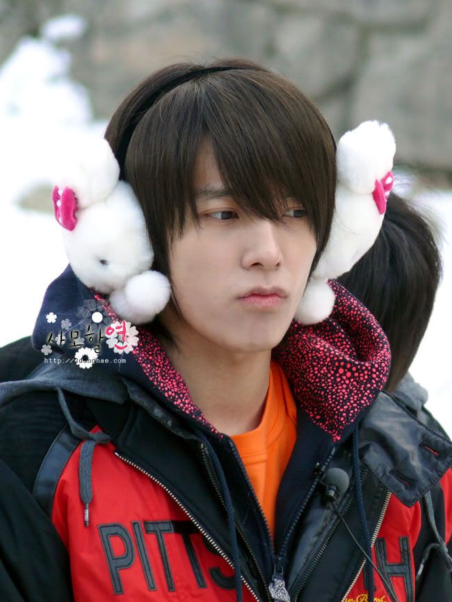 Love his expression ear with the Hello Kitty earmuffs!