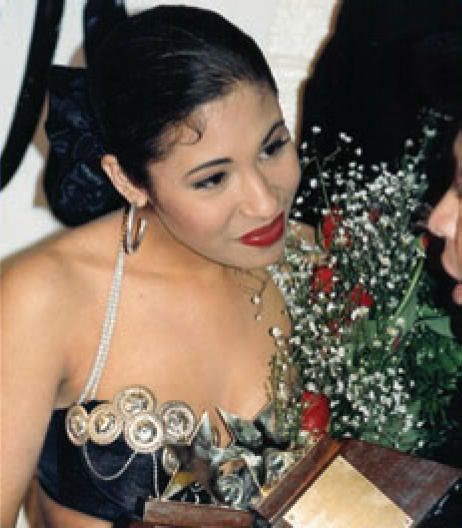 http://img.photobucket.com/albums/v206/Tejanoreina23/TMAs/1992/Bustier/56a71e5d.jpg