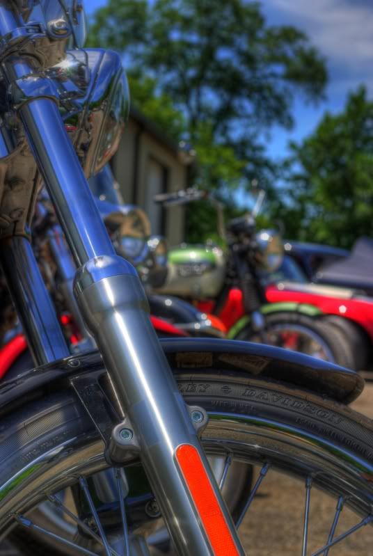 IMAGE: http://img.photobucket.com/albums/v207/Blinkhero/Bikes.jpg