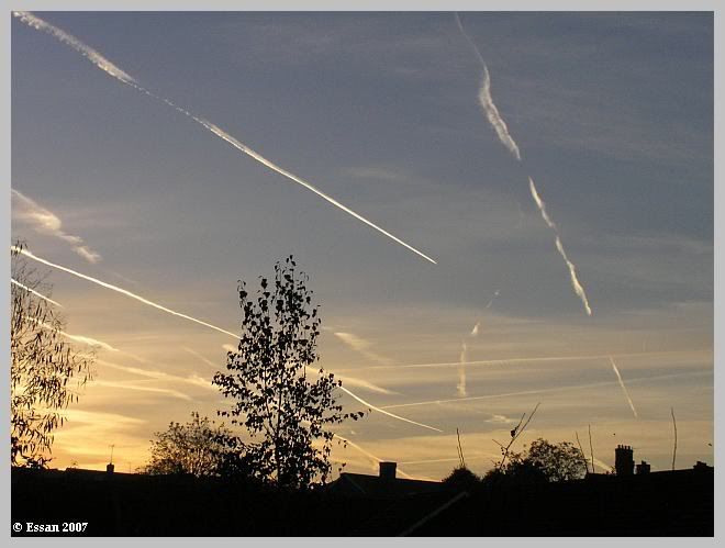 Chemtrails Vs Contrails. These are normal contrails