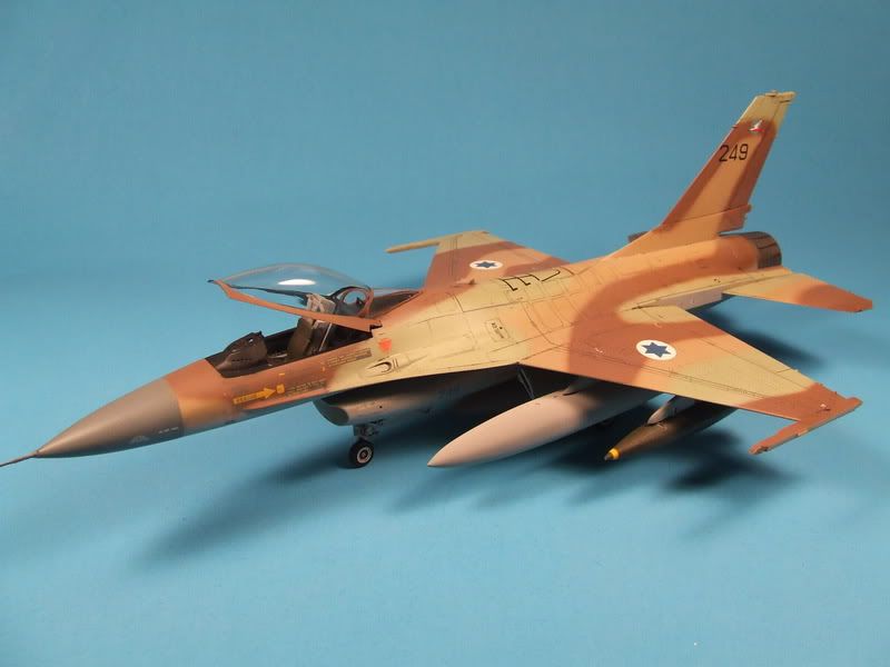 http://img.photobucket.com/albums/v207/MikeV/F-16%20IAF%20Build/2007_1205IsraeliF-16A0001.jpg