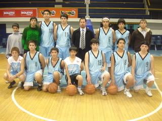 [FOTO DE UN PLANTEL DE BÁSQUETBOL ESCOLAR COPA MASVIDA 2008 (COLOR)]