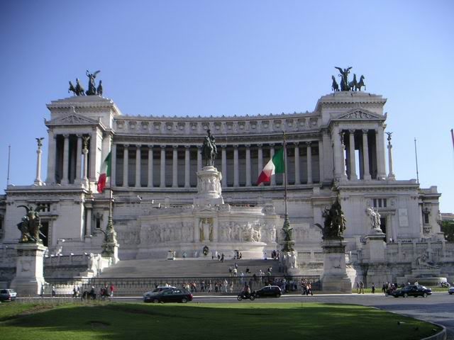 (Image:http://img.photobucket.com/albums/v207/shiro401/trip/small_capitoline.jpg)