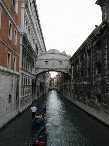 (Image:http://img.photobucket.com/albums/v207/shiro401/trip/venice.jpg)