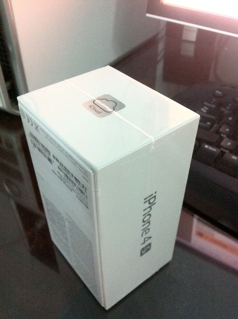 [Shock] Khui hộp iPhone 4S nguyên seal bên trong là cục gạch