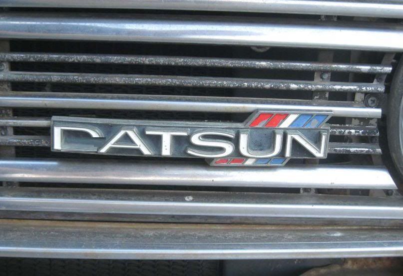Datsun510Wagon_Emblem_Grille.jpg