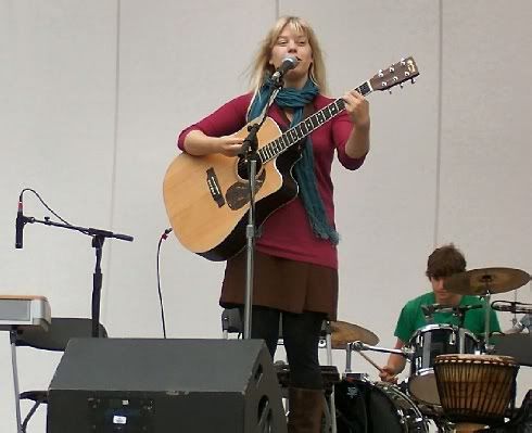 Basia Bulat @ Yonge Dundas Square: photo by Michael Ligon