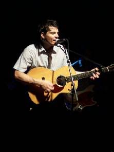 Jeff Tweedy of Wilco @ The Mod Club Theatre (Toronto, Ontario), August 3, 2004: photo by Mike Ligon