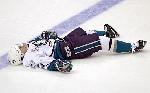 Paul Kariya KO