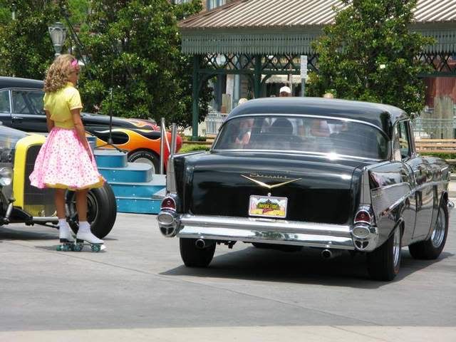 IMAGE: http://img.photobucket.com/albums/v210/Mosca/Disney%2008/IMG_0571.jpg