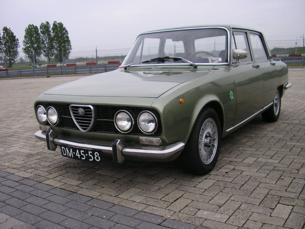 http://img.photobucket.com/albums/v210/marcmilano/Alfa%20Romeo/VivaItalia2005014.jpg