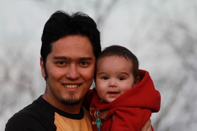 IMAGE: http://img.photobucket.com/albums/v211/my_icky_kitty/gogondaddyFIXED.jpg